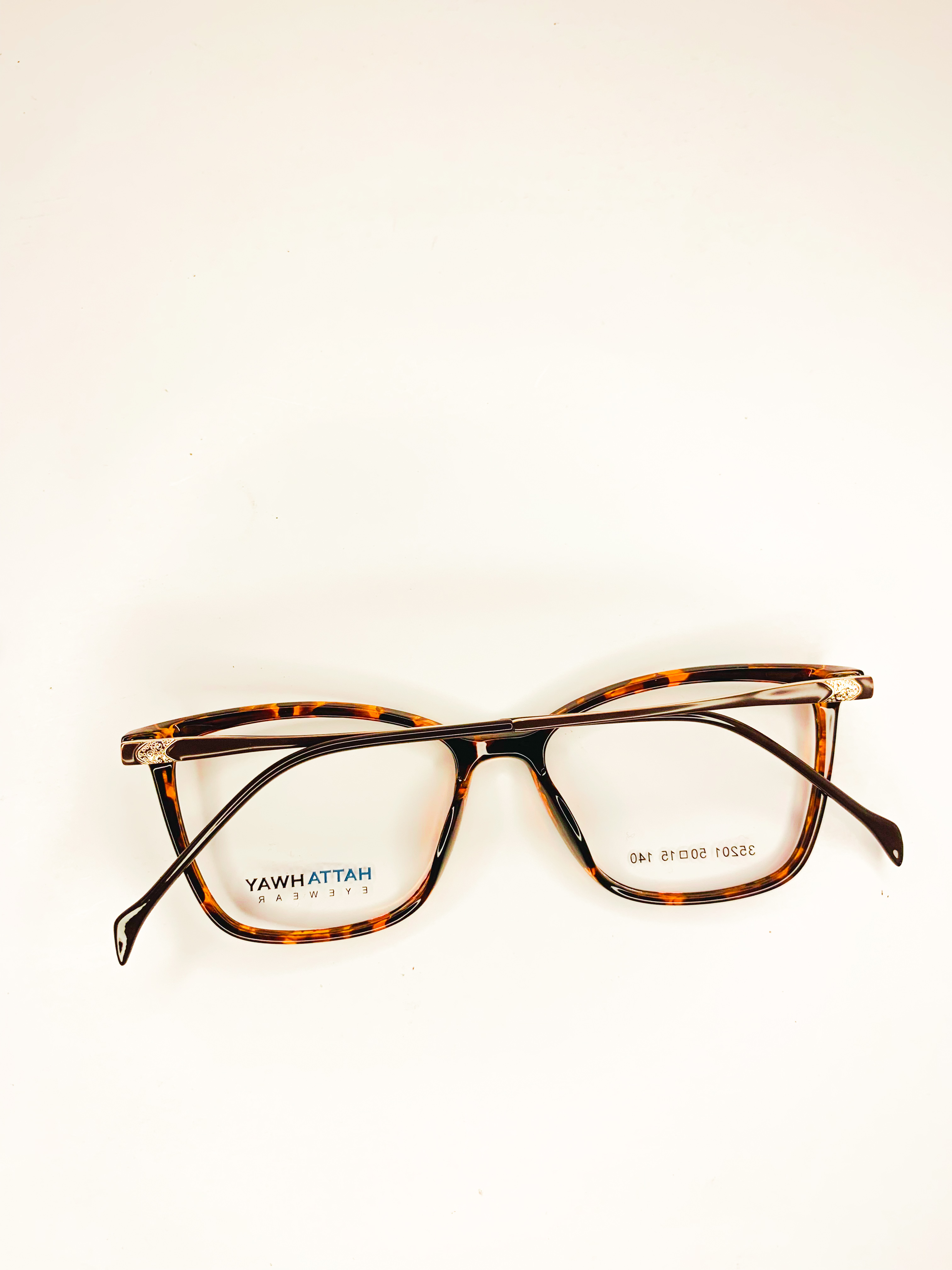 Leopard women spects