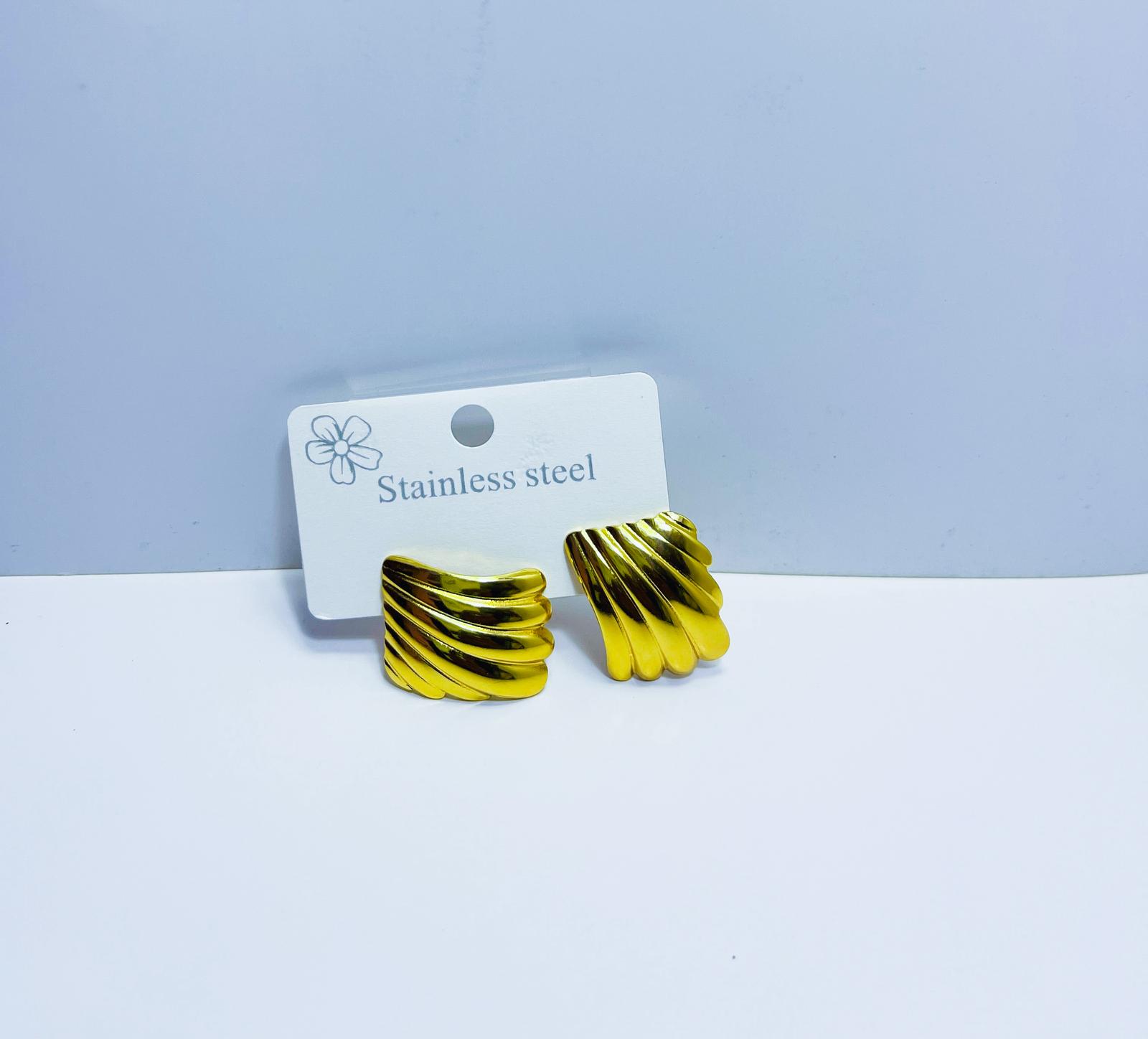 Feathered gold ear-ring