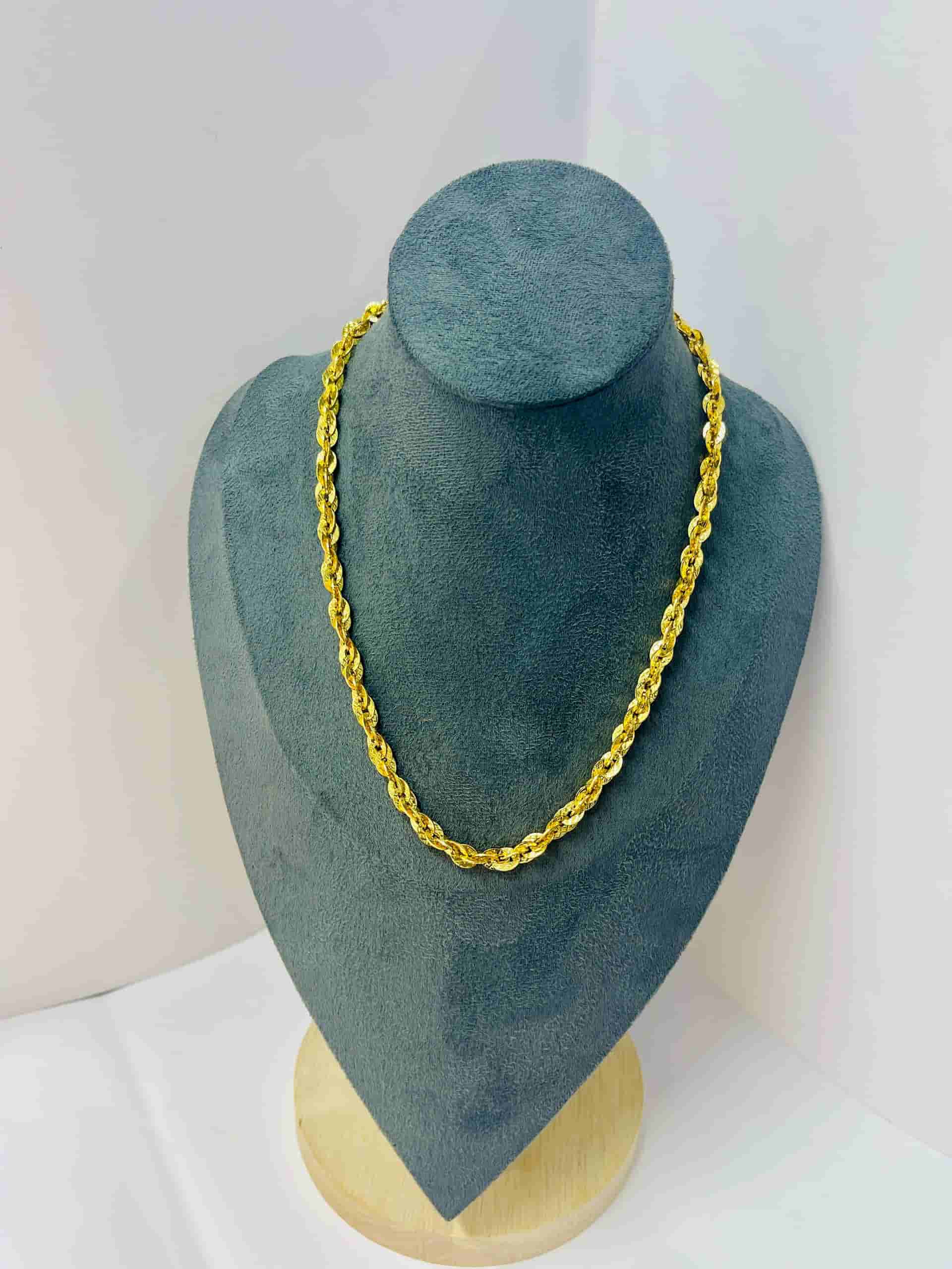 Short Golden necklace