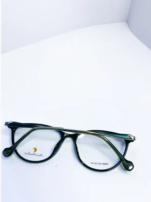 Cat eye women wear