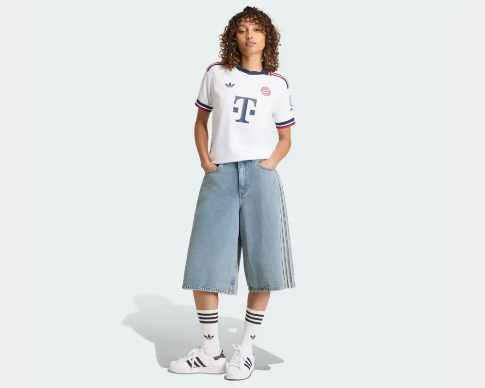 Bayern munich  26/27 away  kit